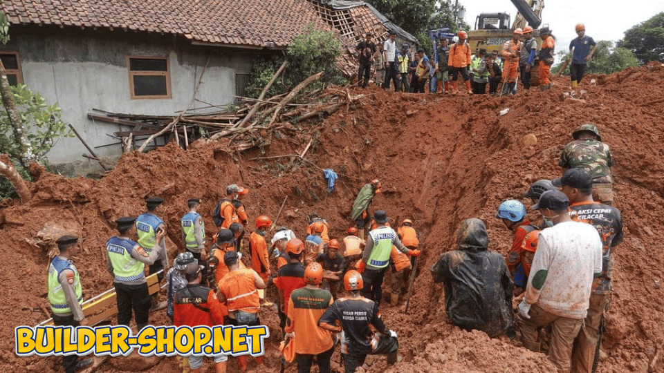 Retakan Tapal Kuda, Tanda Awal Longsor yang Harus Diwaspadai Warga