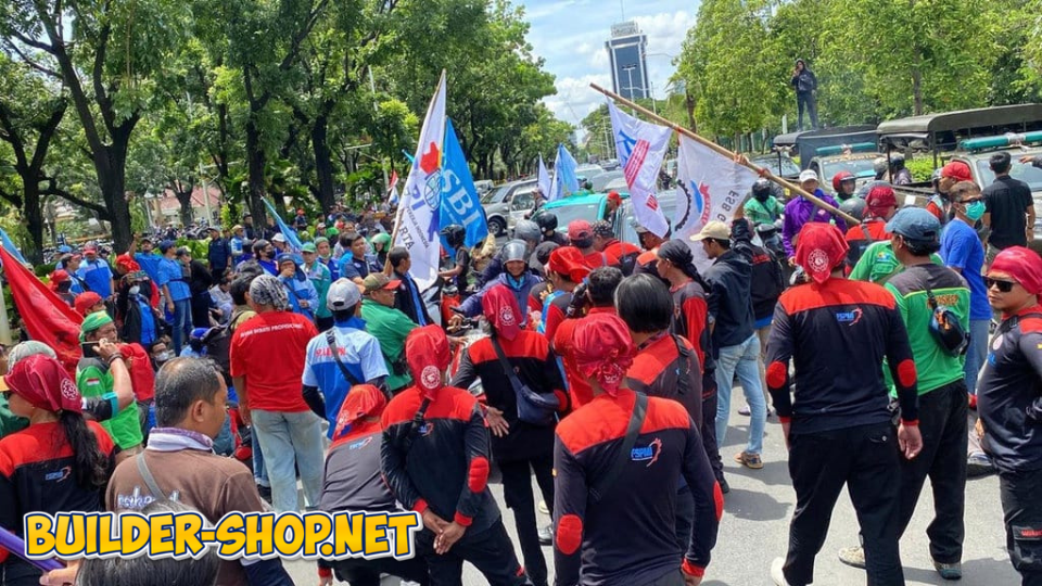 Buruh Jakarta Desak UMP 2026 Naik Jadi Rp6 Juta, Ribuan Massa Padati Balai Kota